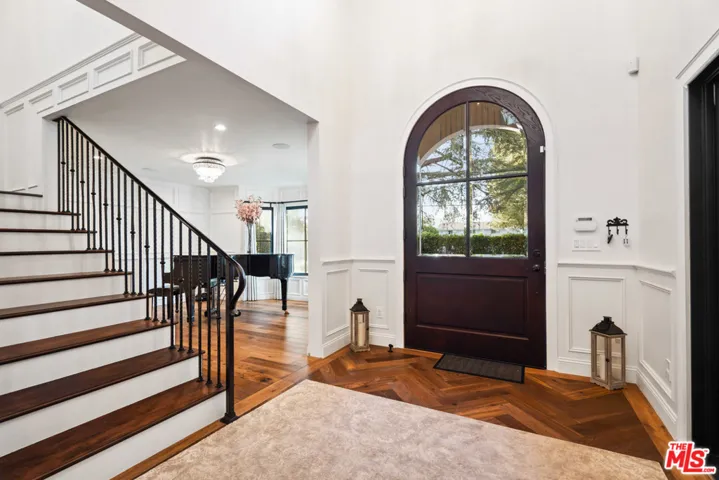 23100 Erwin Street, Woodland Hills, California 91367