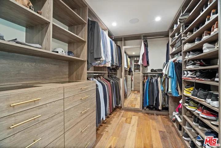 23100 Erwin Street, Woodland Hills, California 91367