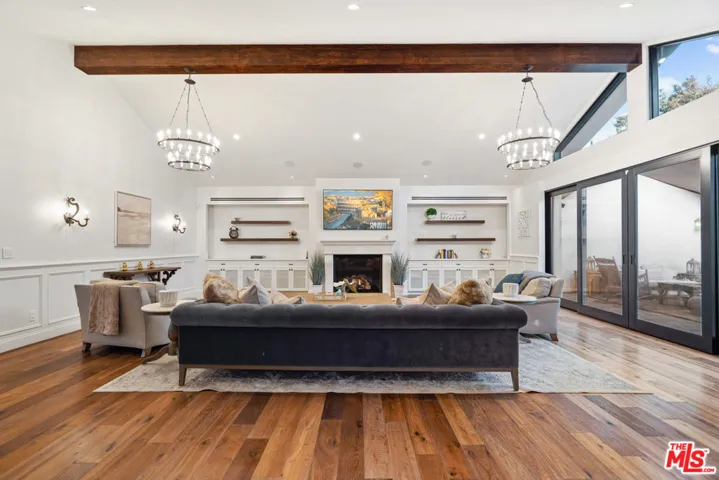 23100 Erwin Street, Woodland Hills, California 91367
