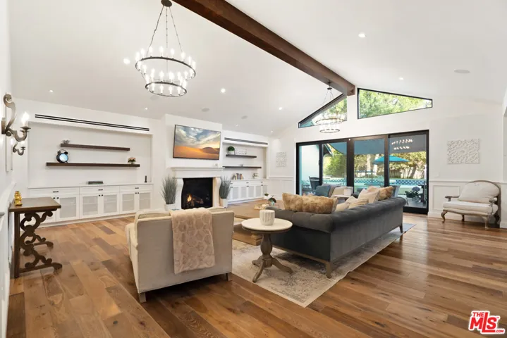 23100 Erwin Street, Woodland Hills, California 91367