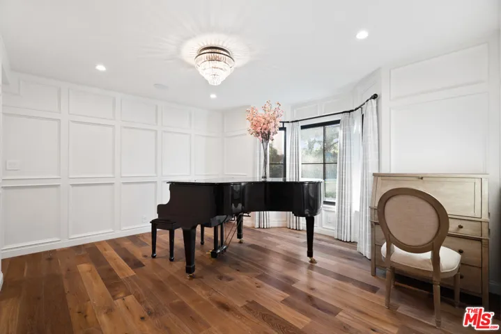 23100 Erwin Street, Woodland Hills, California 91367