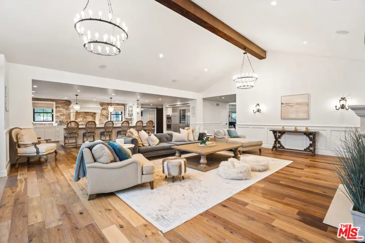 23100 Erwin Street, Woodland Hills, California 91367