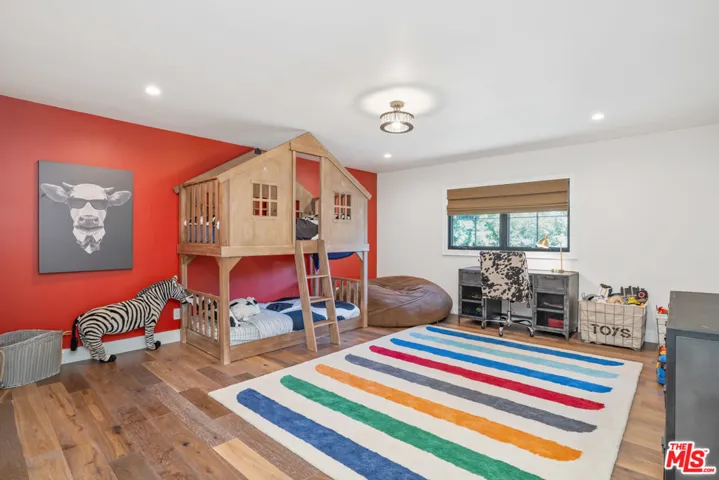 23100 Erwin Street, Woodland Hills, California 91367