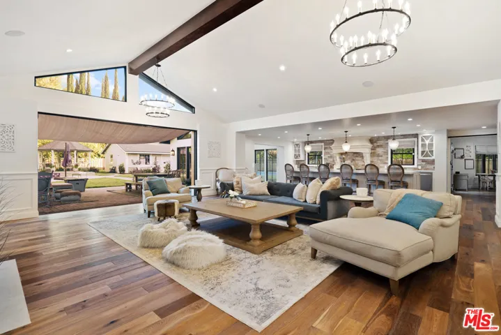 23100 Erwin Street, Woodland Hills, California 91367