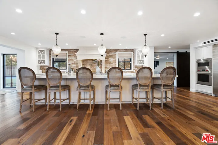 23100 Erwin Street, Woodland Hills, California 91367