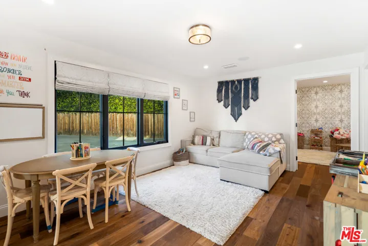 23100 Erwin Street, Woodland Hills, California 91367