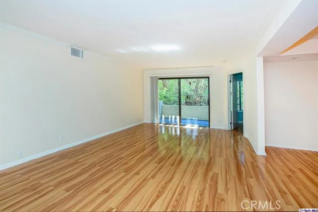 5009 Woodman Avenue 210, Sherman Oaks, California 91423