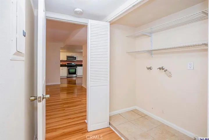 5009 Woodman Avenue 210, Sherman Oaks, California 91423