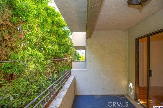 5009 Woodman Avenue 210, Sherman Oaks, California 91423