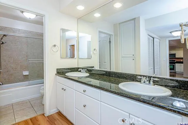 5009 Woodman Avenue 210, Sherman Oaks, California 91423