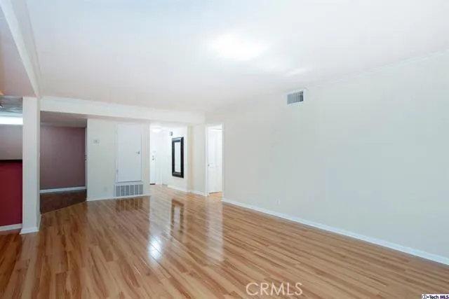 5009 Woodman Avenue 210, Sherman Oaks, California 91423