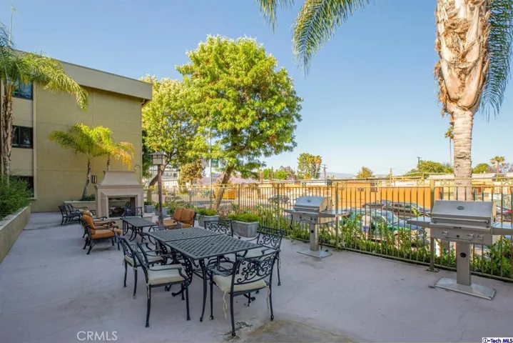 5009 Woodman Avenue 210, Sherman Oaks, California 91423