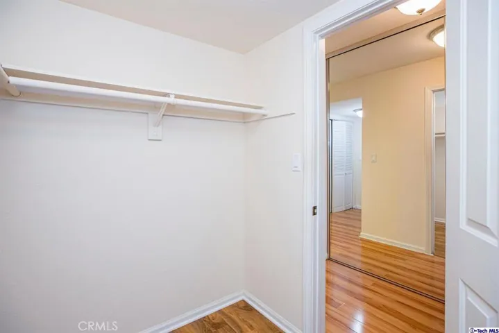 5009 Woodman Avenue 210, Sherman Oaks, California 91423