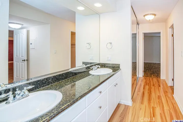 5009 Woodman Avenue 210, Sherman Oaks, California 91423