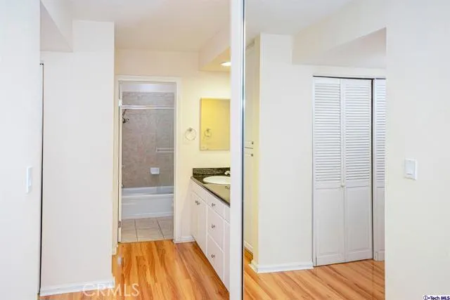 5009 Woodman Avenue 210, Sherman Oaks, California 91423