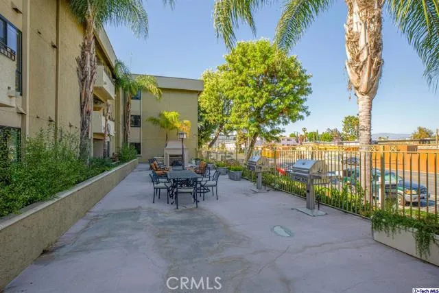 5009 Woodman Avenue 210, Sherman Oaks, California 91423