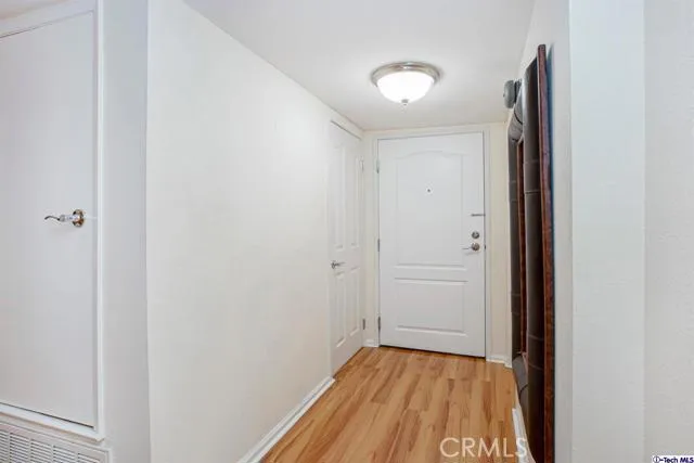 5009 Woodman Avenue 210, Sherman Oaks, California 91423