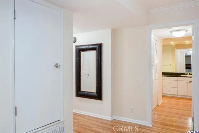 5009 Woodman Avenue 210, Sherman Oaks, California 91423