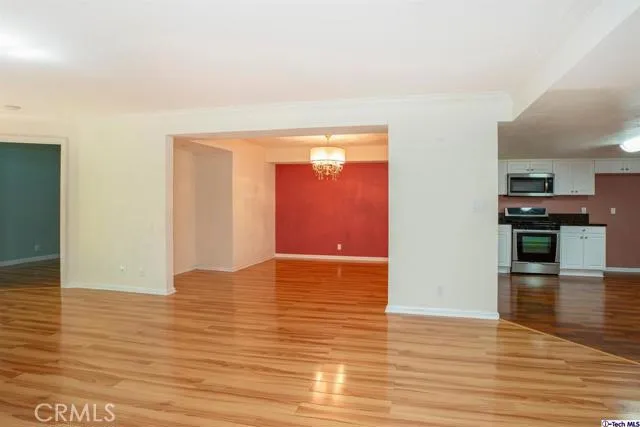 5009 Woodman Avenue 210, Sherman Oaks, California 91423