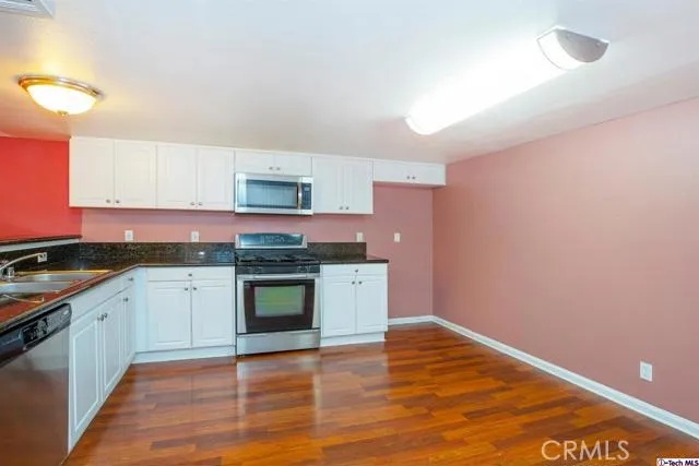 5009 Woodman Avenue 210, Sherman Oaks, California 91423
