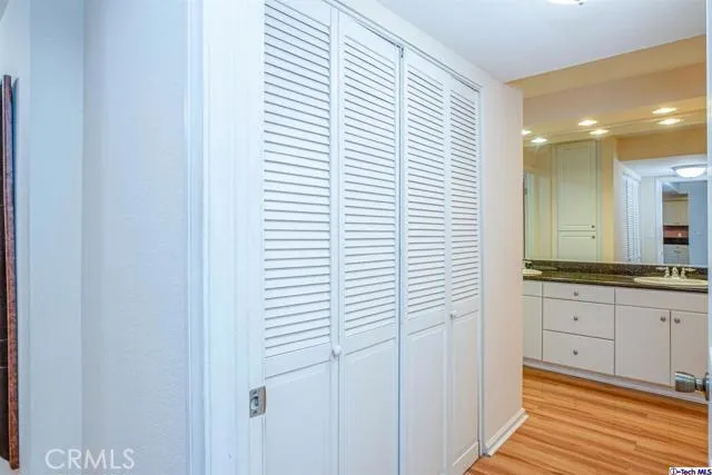 5009 Woodman Avenue 210, Sherman Oaks, California 91423