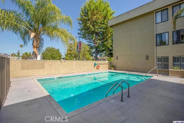 5009 Woodman Avenue 210, Sherman Oaks, California 91423