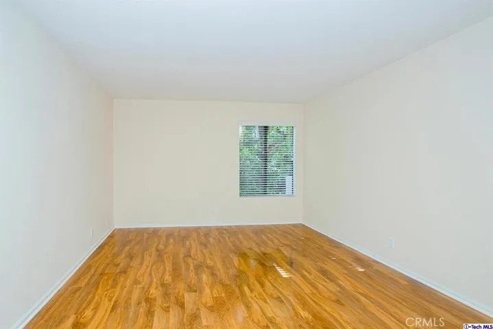 5009 Woodman Avenue 210, Sherman Oaks, California 91423