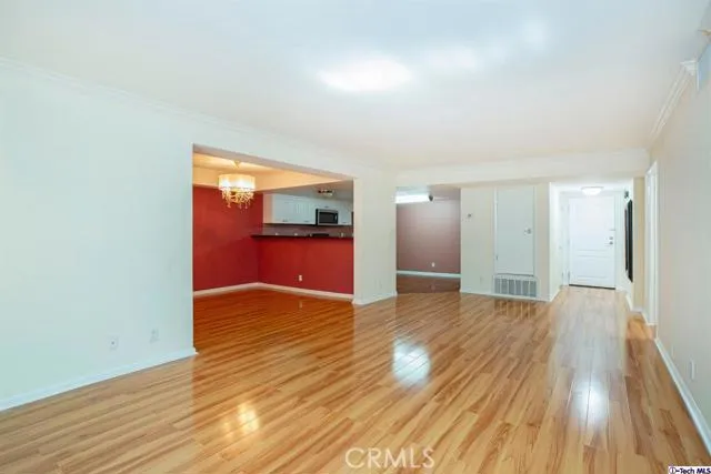 5009 Woodman Avenue 210, Sherman Oaks, California 91423