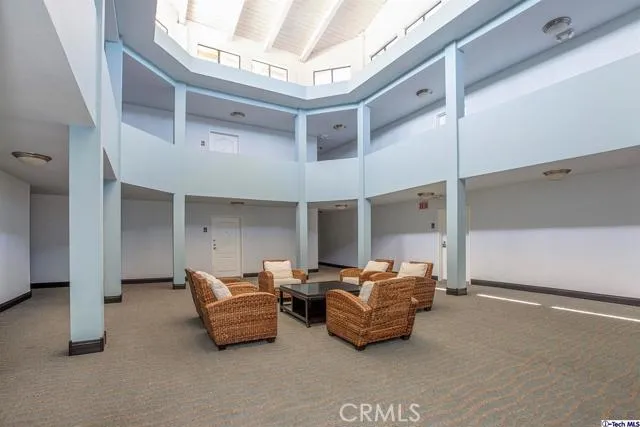 5009 Woodman Avenue 210, Sherman Oaks, California 91423