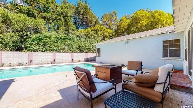 1973 El Arbolita Drive, Glendale, California 91208