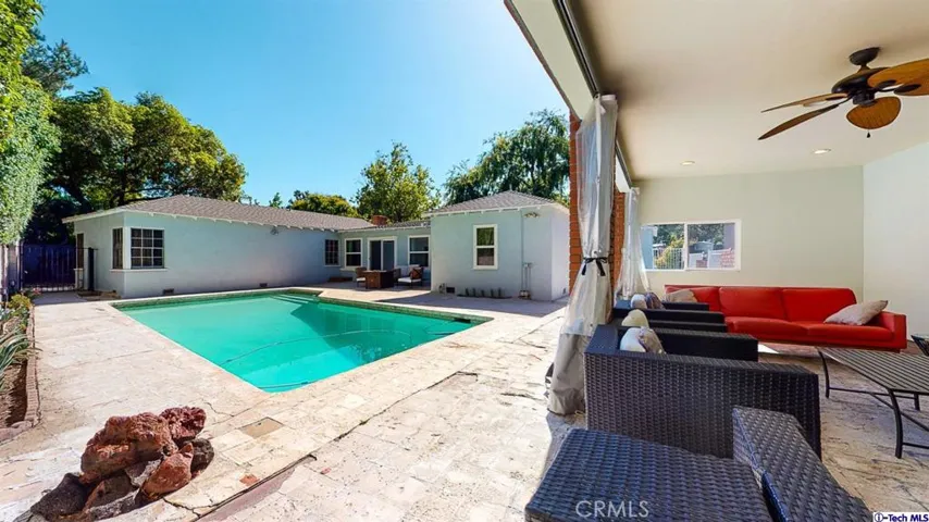 1973 El Arbolita Drive, Glendale, California 91208