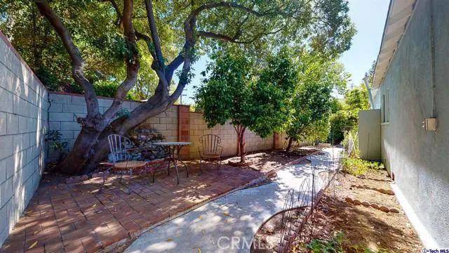 1973 El Arbolita Drive, Glendale, California 91208