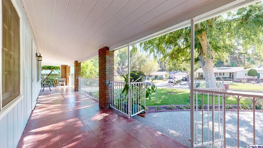 1973 El Arbolita Drive, Glendale, California 91208