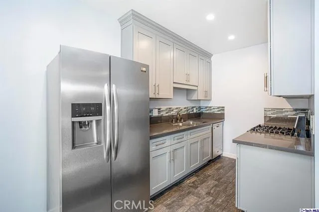 8641 Glenoaks Boulevard 229, Sun Valley, California 91352