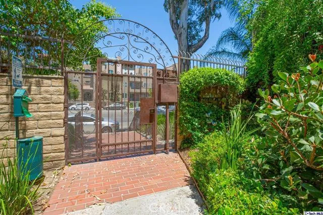 8641 Glenoaks Boulevard 229, Sun Valley, California 91352