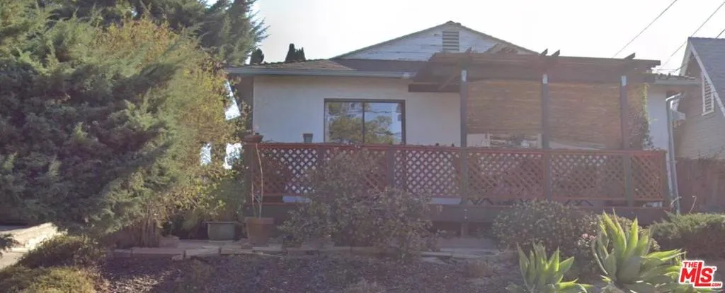 2140 Lemoyne Street, Los Angeles, California 90026, 3 Bedrooms Bedrooms, ,2 BathroomsBathrooms,Residential Income,For Sale,Lemoyne,21746348