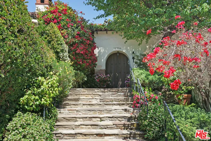 10966 Strathmore Drive 9, Los Angeles, California 90024
