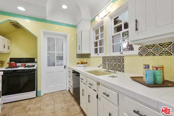 10966 Strathmore Drive 9, Los Angeles, California 90024