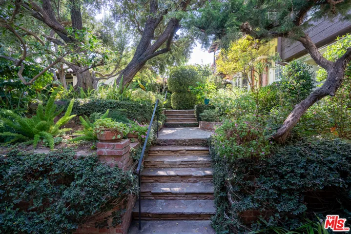 10966 Strathmore Drive 9, Los Angeles, California 90024