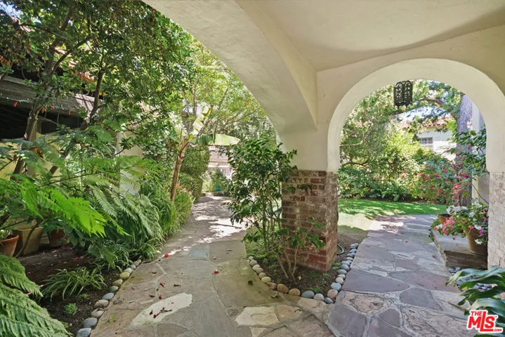 10966 Strathmore Drive 9, Los Angeles, California 90024