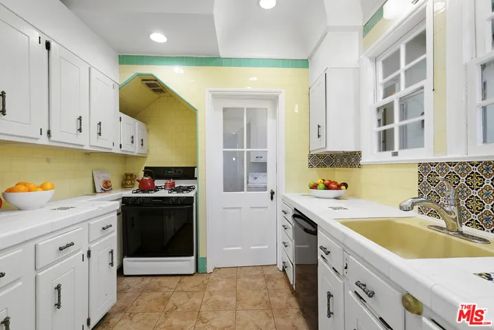 10966 Strathmore Drive 9, Los Angeles, California 90024