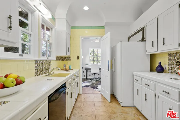 10966 Strathmore Drive 9, Los Angeles, California 90024