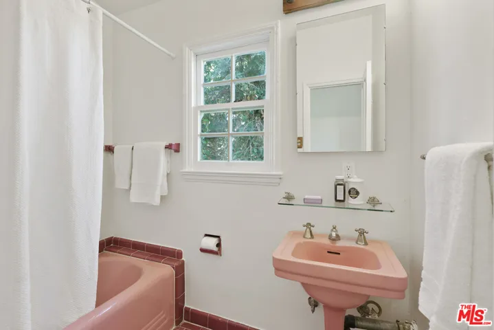 10966 Strathmore Drive 9, Los Angeles, California 90024