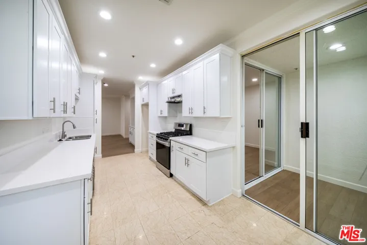 333 Westminster Avenue 104, Los Angeles, California 90020