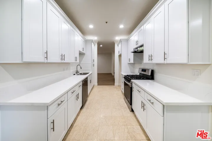 333 Westminster Avenue 104, Los Angeles, California 90020
