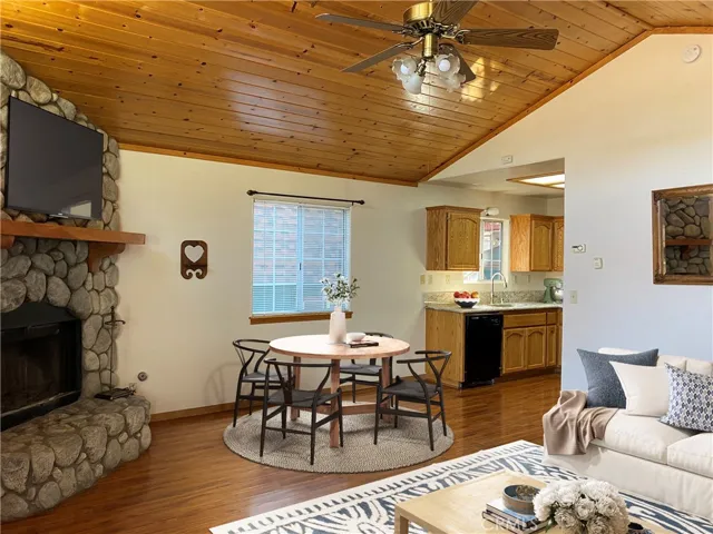 living room/dining room