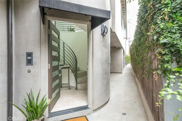 415 1/2 Marguerite Avenue, Corona Del Mar, California 92625