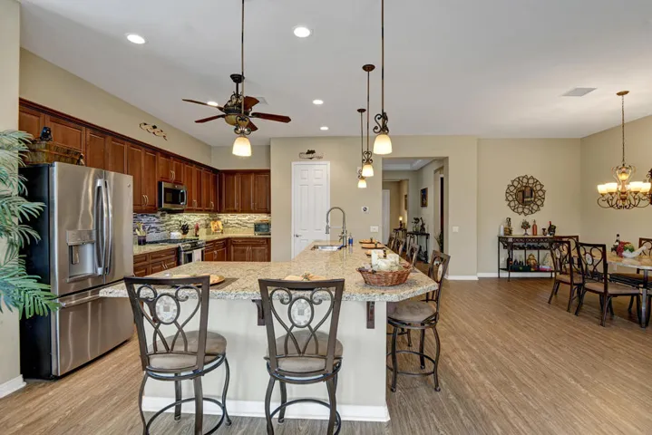 KITCHEN REVERSE ACROSS MLS