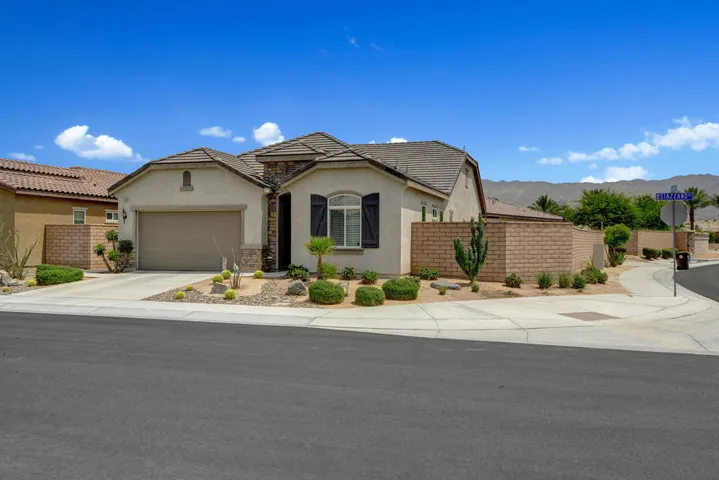 FRONT OF HOUSE CORNER LOT MLS