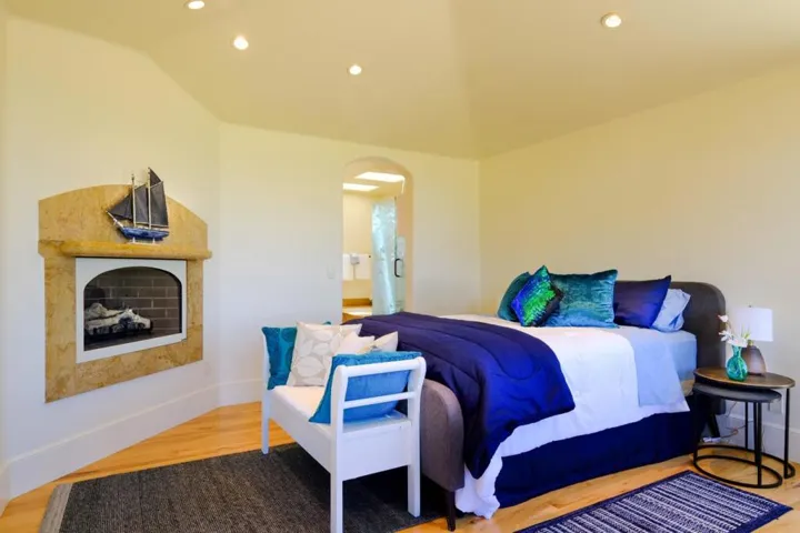 836 Jewell Avenue, Pacific Grove, California 93950